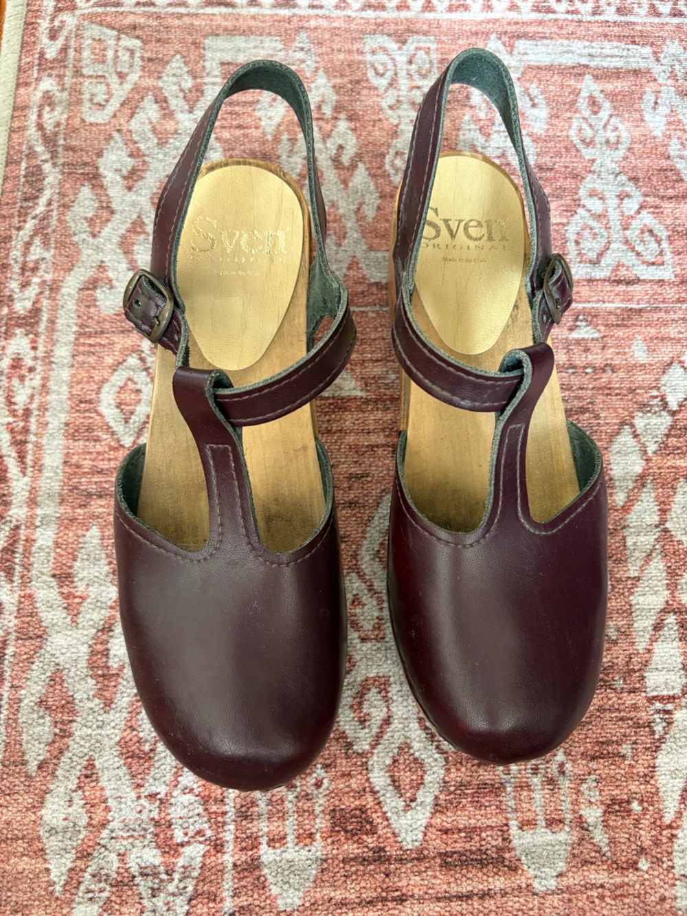 Sven Maroon Smooth Leather Original Clogs in Low-Heel, size 40, 9-9.5